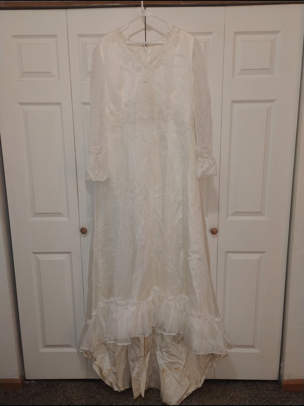 Vintage Ivory Satin & Lace Bridal Gown With Veil